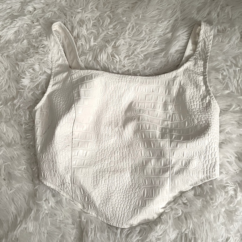 Missguided White croc skin crop top🤩